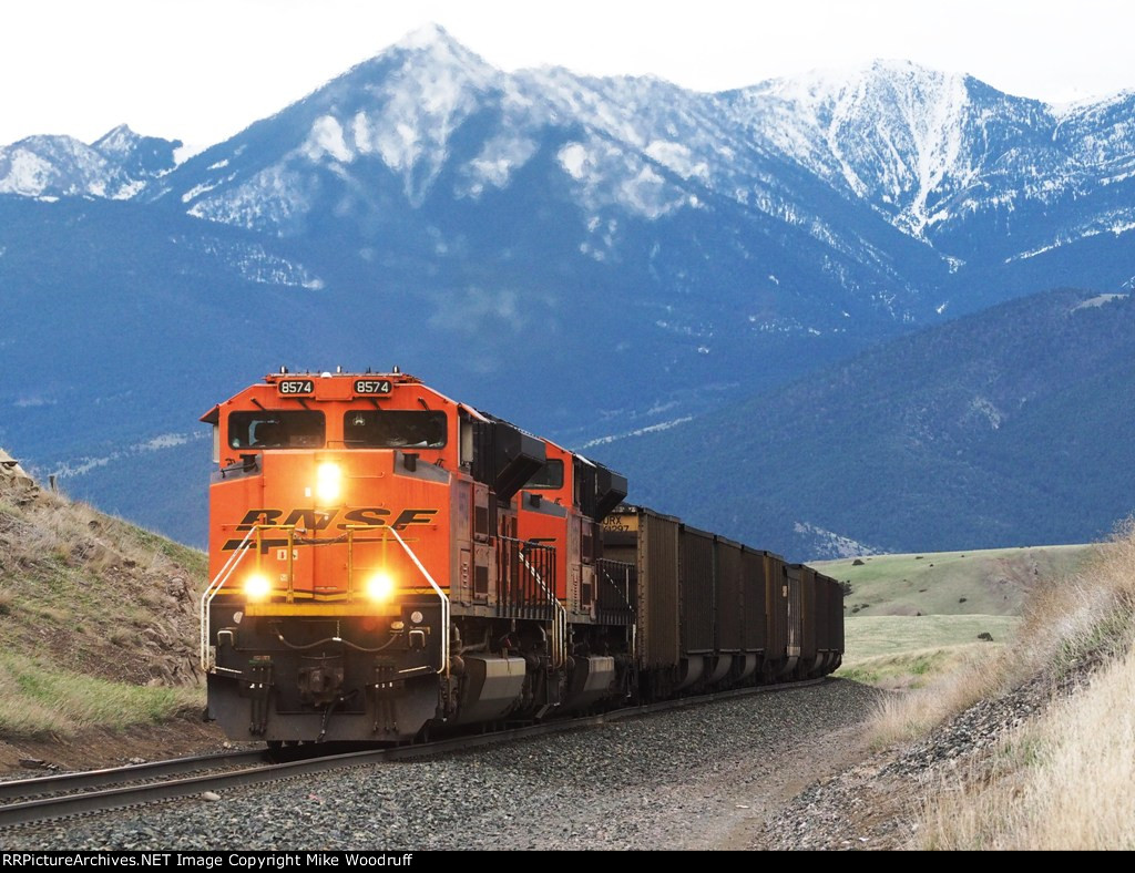 BNSF 8574